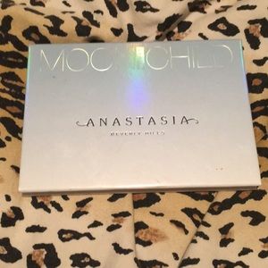 Anastasia Beverly Hills moon child glow kit SOLD